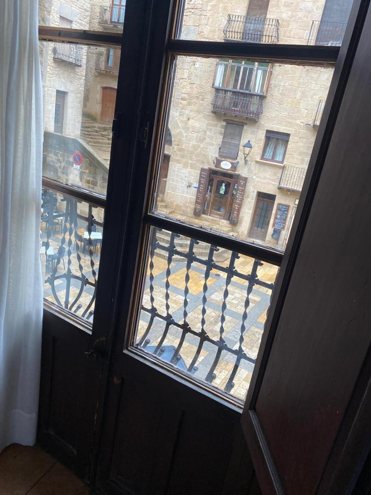 Fonda La Plaza Hotel Valderrobres Exterior photo